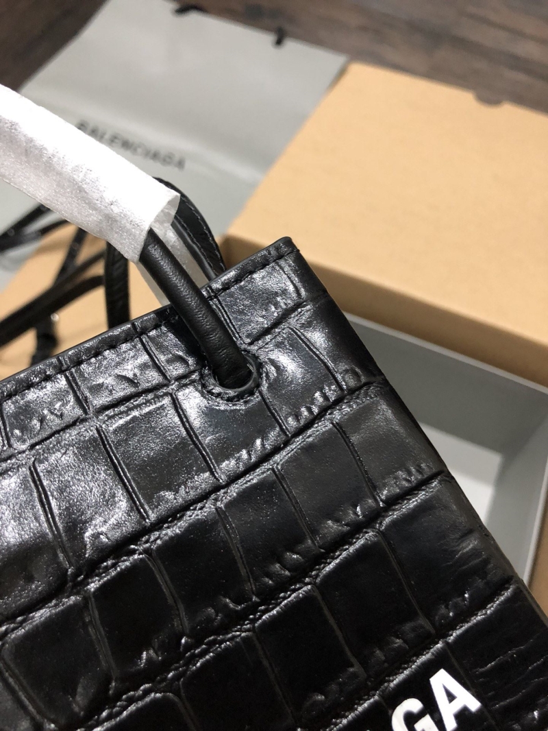 Ba1en*iaga shopping bags
